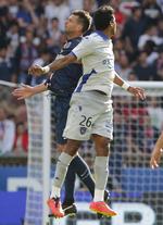 voldsmand. Paris Saint-Germains Thiago Motta (th) i kamp om bolden med Bastias Brandao. Efter kampen ventede Brandao på Motta i spillertunnellen, hvor han brækkede næsen på PSG-spilleren. 