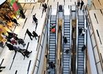 Tilbudsjagt. Black Friday er amerikanernes traditionelle shoppedag. I år er mange danske butikker hoppet med på bølgen. Tilfældigvis falder dagen på mange danskeres lønningsdag. 