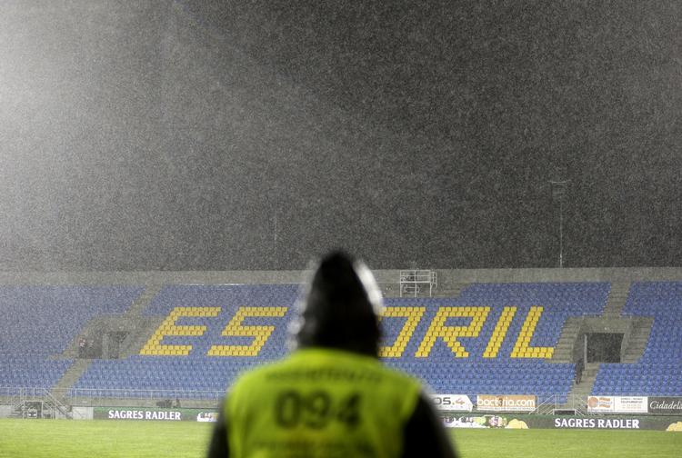 himmel-og-hav. Tung regn gjorde banen i Estoril umulig at spille på torsdag aften. 