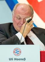 snyder. Den fænglede tidligere Bayern-præsident, Uli Hoeness, var ude i en stor omgang tårevædede undskyldninger, da hans skattesnyd blev opdaget. 
