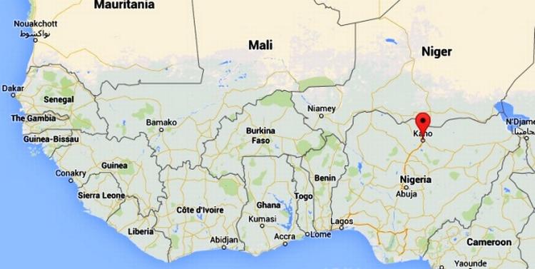 MOSKEANGREB. Bombeattentatet og de efterfølgende skyderier var rettet mod bedende i den centrale moske i Kano i det nordlige Nigeria. 