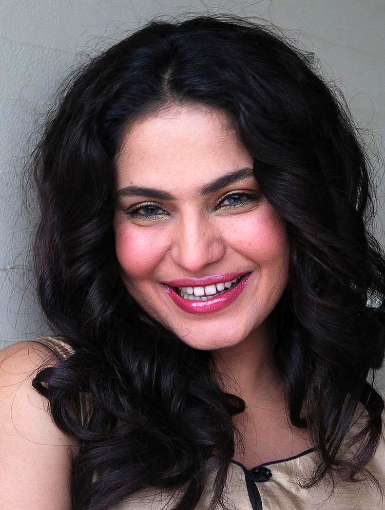 dømt. Veena Malik, der har spillet med i både horrorfilm og komedier og anses som en af landets lovende unge skuespillere. 