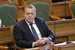 'LLR'. Bogen om Lars Løkke kan med al sandsynlighed ramme Venstre som parti hårdere end det direkte rammer Lars Løkke Rasmussen. 