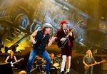 Reduceret. Siden AC/DC sidst var på turne i 2009 har Malcolm Young (yderst t.v.) og trommeslager Phil Rudd forladt bandet. Men der er stadig masser af spræl i skole uniformen på deres nye album. 