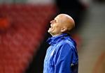 problemer. Ståle Solbakken går en meget svær tid i møde, hvis han ikke skaffer sejre i de kommende superliga- kampe. Men de næste modstandere hedder AaB og FCM. Det kan blive svært. Foto: Jens Dresling 