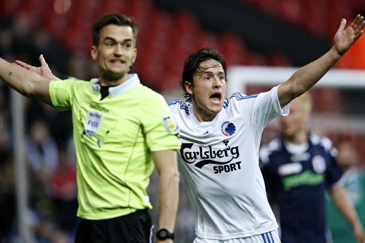 Dommer. Kenn Hansen har været i aktion otte gange i Superligaen i denne sæson og uddelt 39 gule kort. I alt har han dømt 99 kampe i Superligaen siden 2008. 