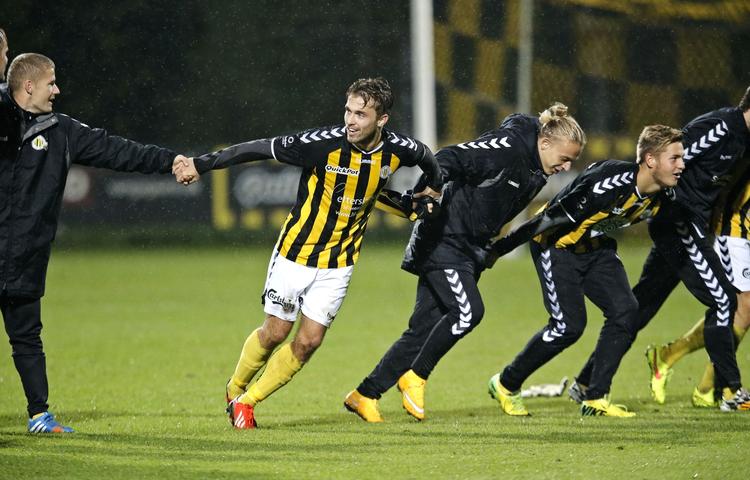 Jubel. Efter sejre over Blovstrød (9-1), OB (1-0),  FC Jammerbugt (2-0) og senest Skive er 'Hvepsene' fra Tingbjerg og omegn i pokalkvartfinalen. 