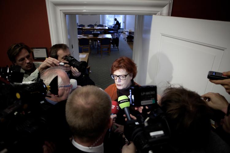 Tvivl. Britta Schall Holberg er ikke sikker på, at hun vil stemme på sit eget parti Venstre. Hun mener blandt andet, at partiet svigter demokratier ved at ville lukke regionerne. 