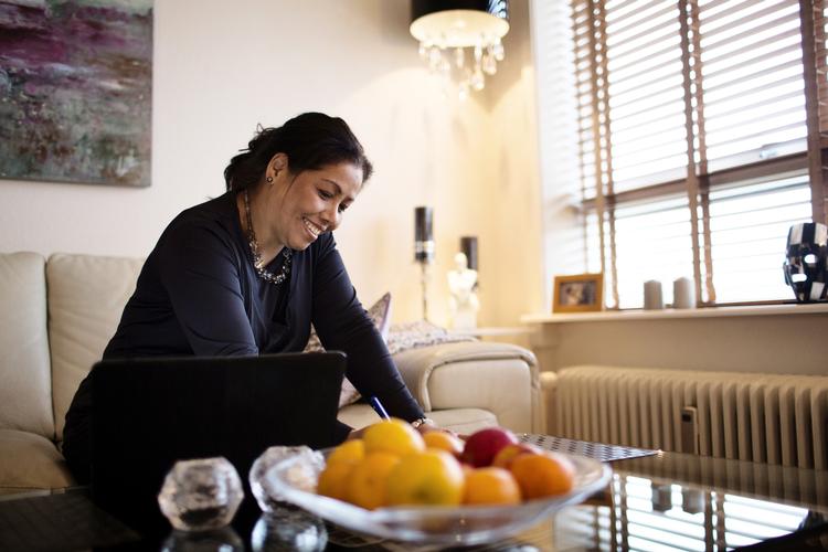 DIGITAL. Før i tiden fik danskerne deres lønsedler ind gennem brevsprækken eller i dueslaget på arbejdet. Men i dag får over 80 procent af LO og FTF's medlemmer lønsedlerne som Digital Post i deres e-Boks på nettet. 