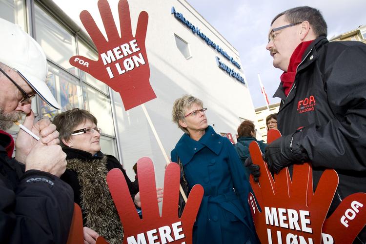Overenskomstforhandlinger. Fagforeningerne skal snart til at forhandle overenskomst med det offentlige. Først skal de dog lige blive enige om, hvad de stiller af krav. 
