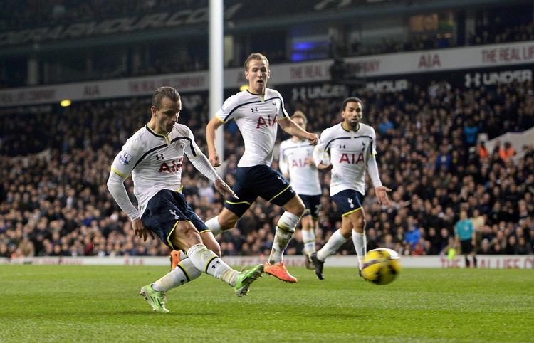 2-1. Med denne scoring blev Roberto Soldado mathvinder for Tottenham. 