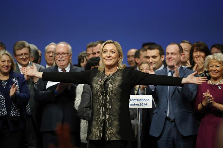 Jubel. » Ingen kan være i tvivl om, at vi vil komme til at deltage i en anden valgrunde«, sagde Marine Le Pen til omkring 2.000 jublende tilhængere, som råbte 'Marine, præsident'. 