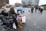 Dagsværk. Rebecca Pedersen og Mikkel Kristensen fra Grindsted tog i 2013 til Rådhuspladsen i København for at sælge muffins til Operation Dagsværk. 