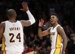 Topscorere. Kobe Bryant (tv) lavede 31 point, mens Nick Toung blev noteret for 20 i sejren over Toronto. 