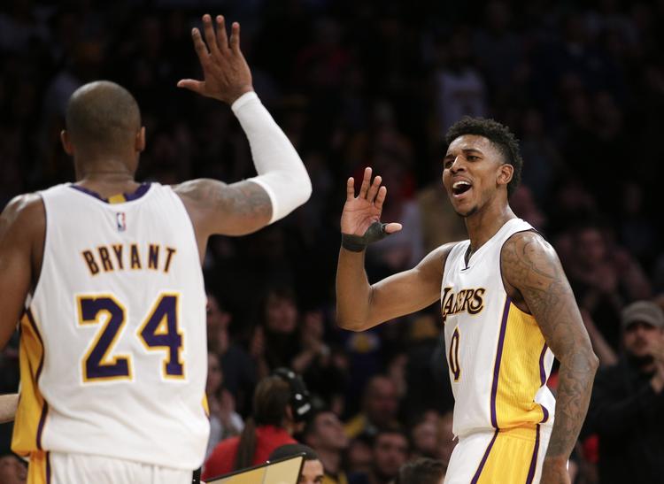 Topscorere. Kobe Bryant (tv) lavede 31 point, mens Nick Toung blev noteret for 20 i sejren over Toronto. 