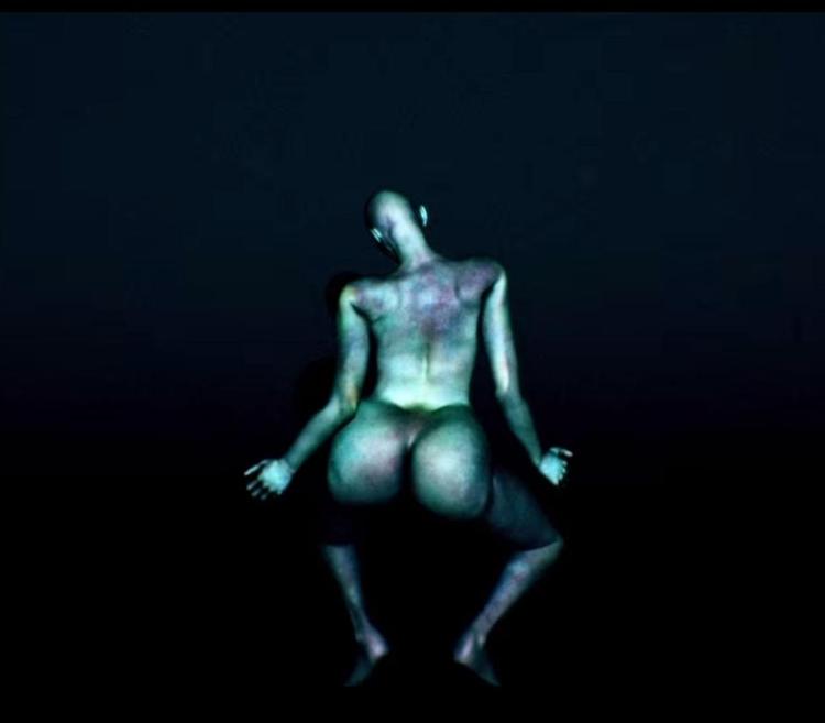 Frisat. Arca slipper sit forpinte alter ego, den tvekønnede og monstrøse Xen, ud på sit debutalbum og i musikvideoen til ’Thievery’. Foto: PR og Kanda 