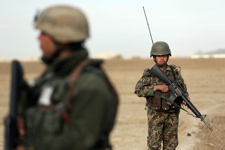 Uro. Det har vist sig vanskeligt at skaffe mandskab nok til den nye Nato-mission i Afghanistan, som skal bestå af en styrke på i alt 12.000 Nato-soldater 
