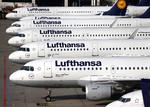 Venteposition. Endnu engang bliver passagererne gidsler i en strejke, der betyder, at cirka 1.400 fly hos Lufthansa aflyses. 