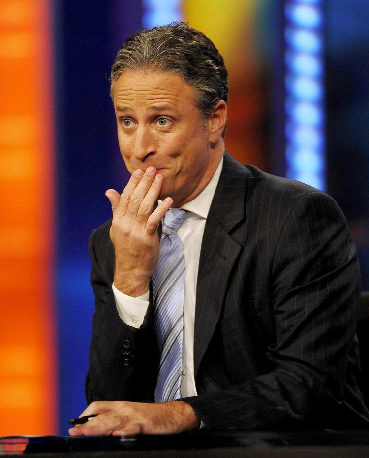 Grineren. Det er ikke nødvendigvis en fordel for DR's seere, når Jon Stewart rykker teltpælene til Comedy Central. 
