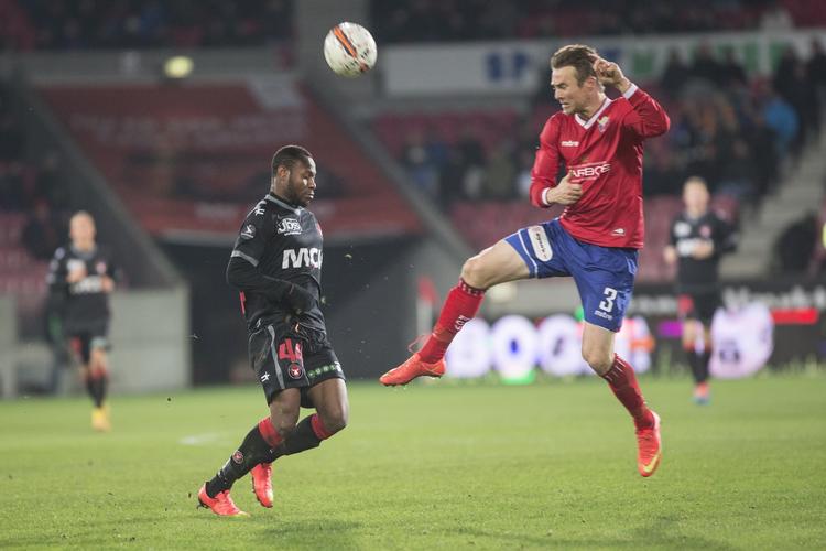 Superligaprofil. FC Midtjyllands kantspiller Pione Sisto i duel med FC Vestsjællands Michael Christensen. 