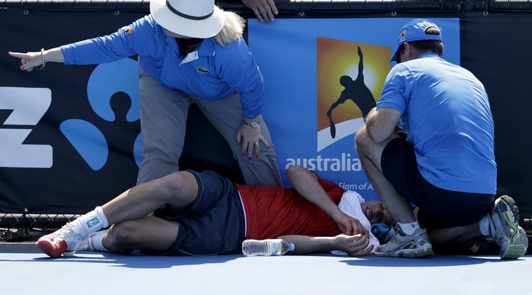 Kollaps. Frank Dancevic var en af flere spillere, der bukkede under for varmen i januar. 