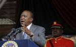 Kenya. Uhuru Kenyatta ved en tidligere tale. Nu er både indenrigsministeren og politidirektøren i landet trådt tilbage. 