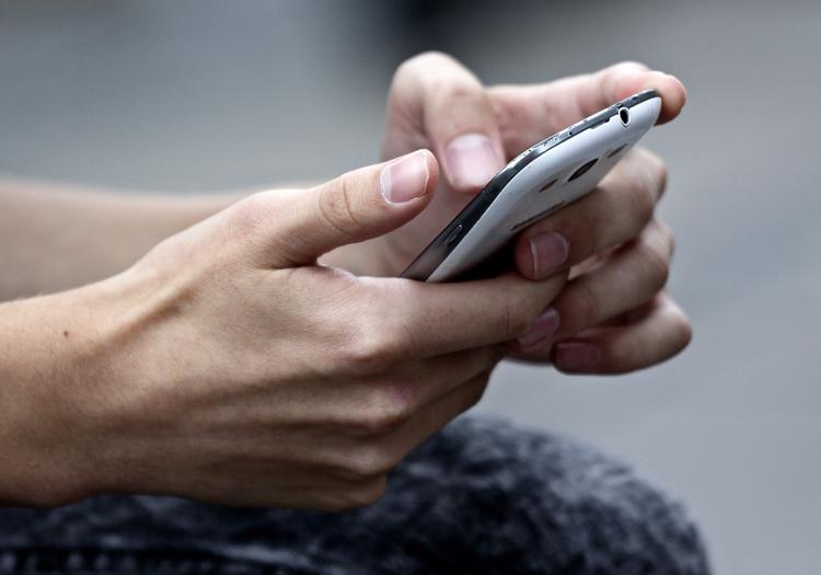 Forældet. Efter Politikens henvendelse vil DSB nu arbejde på at ændre reglerne for smartphone-billetter. 