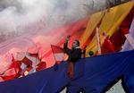 ekstremt. Atletico-fans på det afsnit af stadion, hvor medlemmer af den radikale Frente Atletico-fraktion normalt holder til. 