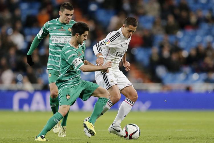 pokalsejr. Javier Hernández (th) kom på måltavlen for Real Madrid i pokal kampen mod Cornella. 
