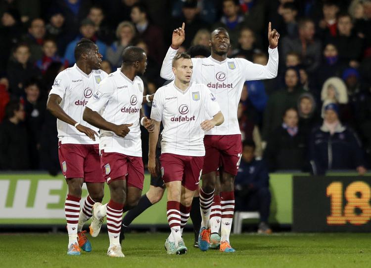 0-1. Aston Villas Christian Benteke (th) scorede kampens enlige mål mod Crystal Palace. 