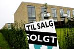 Boligsalg. Det er især ejerlejlighederne i og omkring de større byer, der trækker boligsalget op. 