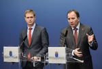 Valg. Sveriges statsminister Fredrik Löfven var flankeret af uddanelsesminister Gustav Fridolin under pressemødet, hvor han annoncerede valg 22. marts næste år. 