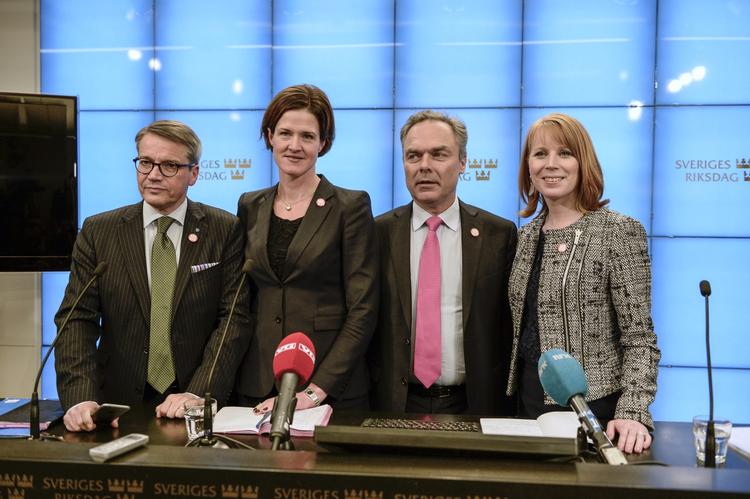 Borgerligt. De fire borgerlige partier i Alliansen holdt pressemøde som reaktion på, at svenskerne skal til stemmeurnerne 22. marts næste år. Fra venstre: Göran Hägglund (Kristdemokraterna), Anna Kinberg Batra (Moderaterna), Jan Björklund (Folkpartiet), Annie Lööf (Centerpartiet) 