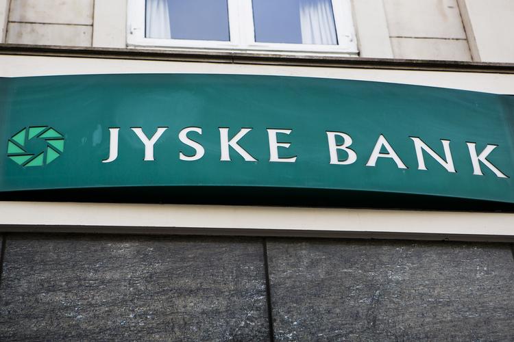 Renter. Flere banker er nemlig så pressede af den lave rente, at de overvejer en rente på nul procent på kundernes indlånskonti. 