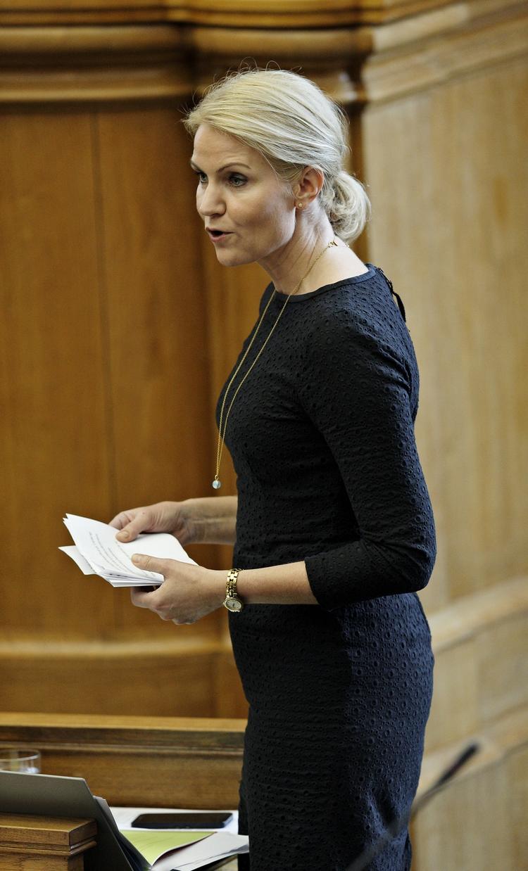 Spørgetime. Ud fra udskrifterne fra de første 16 afholdte spørgetimer har Olfert Rahbek undersøgt, hvor ofte Thorning, Løkke og Thulesen bruger politiske floskler. 