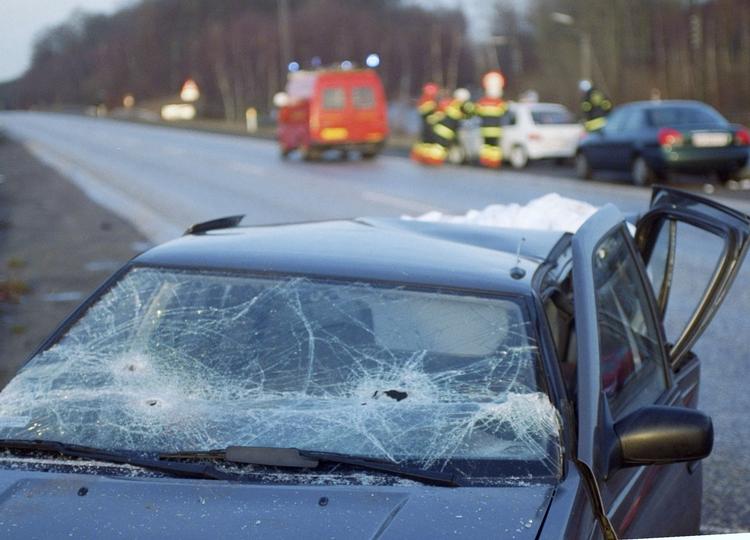 NØDKALD. Ifølge tysk forskning bliver tiden, der går, før hjælpen kommer frem til en forulykket bil, næsten halveret med eCall-systemet. 
