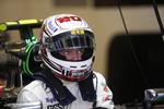 trykket. Kevin Magnussen i pit under træningen op til årets sidste grandprix i Abu Dhabi. 