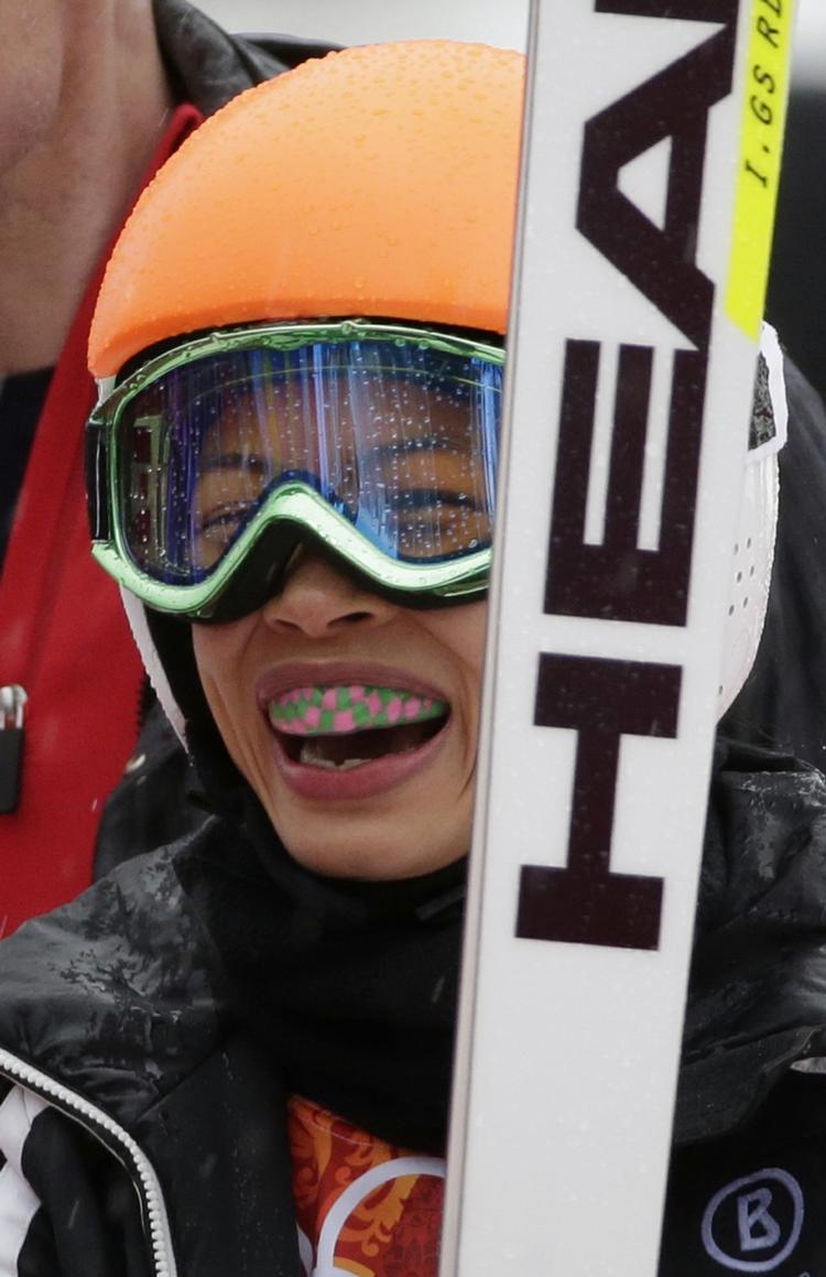 ski-fixing. Vanessa Mae stillede op for Thailand under hendes fars navn, Vanakorn, ved OL i Sotji. Men skiforbundet har afsløret fusk med de kvalifikationsløb, der sikrede violinisten OL-billetten. 