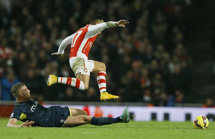 topscorer.  Alexis Sanchez har imponeret ved at gå direkte ind på Arsenals mandskab og gøre en markant forskel, selv om han ofte har ligget alene i front. 
