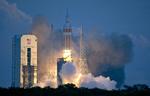 Orion ventes at returnere til Jordens atmosfære med 30.000 kilometer i timen senere fredag aften. 