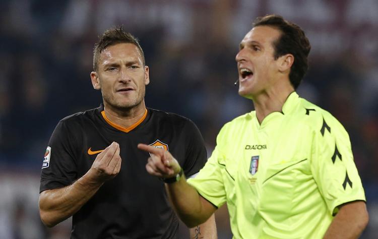 rekordjagt. Francesco Totti (tv) har været i Romas trøje hele sin karriere, som nu omfatter 570 kampe og 237 mål. 