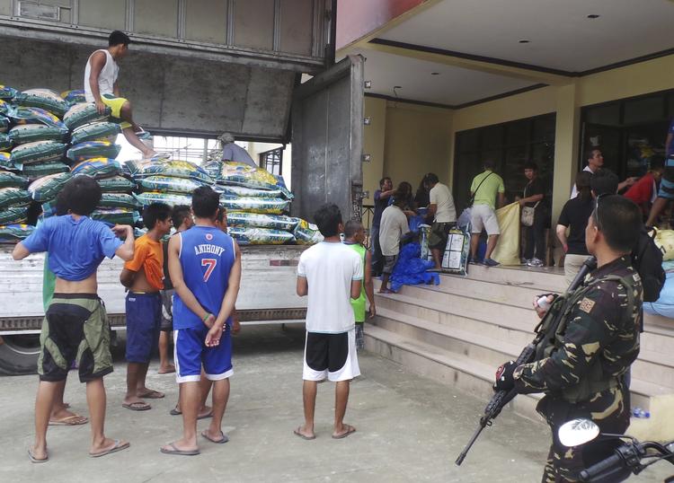 ALARMBEREDSKAB. Fillipinerne forbereder sig på endnu en voldsom tyfon, efter at tyfonen 'Haiyan' sidste år trak et spor af død og massive ødelæggelser efter sig. 