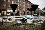 KLIMAKVARTER. I stedet for at anlægge større kloakker for at klare store regnskyl, er der blevet skabt et grønt byrum med overfladeafledning på Østerbro. 
