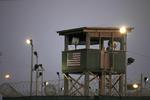 Løsladelse. USA overlader seks mænd, som har siddet indespærret i Guantanamo-fængslet i over 10 år, til Uruguay, som vil give dem et nyt hjem i Sydamerika. 