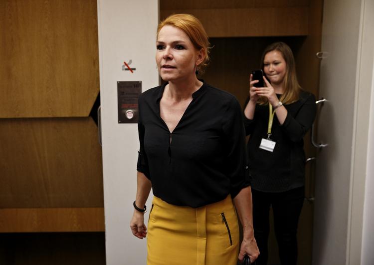 DOM. Inger Støjberg, Pia Kjærsgaard, Martin Henriksen og Peter Skaarup er blevet meldt til politiet for deres kommentarer på Facebook til dommen i sagen mod Sam Mansour, der torsdag fik fire års fængsel for at propagandere for terror. 