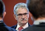 DOM. Sam Mansour har 14 dage fra dommen faldt torsdag til at afgøre, om han vil anke, og derfor er det endnu for tidligt at kommentere sagen, lyder det fra Mogens Lykketoft. 