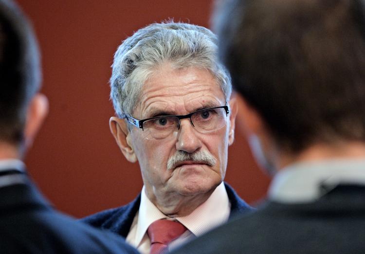 DOM. Sam Mansour har 14 dage fra dommen faldt torsdag til at afgøre, om han vil anke, og derfor er det endnu for tidligt at kommentere sagen, lyder det fra Mogens Lykketoft. 