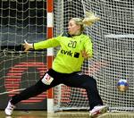 Overrasskende. Poulsen afløser førstevalget Sandra Toft i EM-åbningen. 