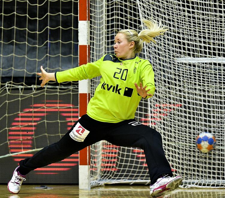 Overrasskende. Poulsen afløser førstevalget Sandra Toft i EM-åbningen. 