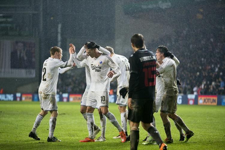 3-0. FC København er otte point efter FC Midtjylland efter sejren i Telia Parken. 